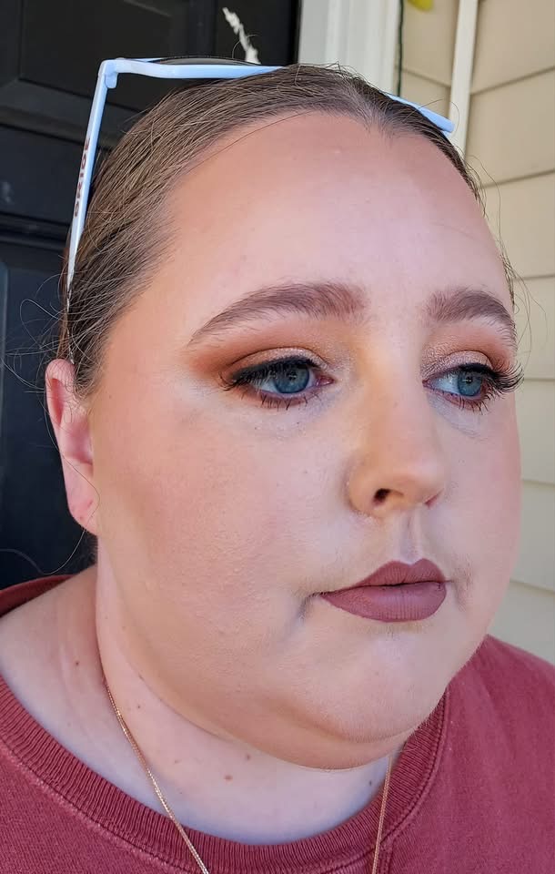 Glam makeup client, look 4